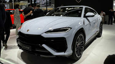 Lamborghini Urus PHEV - front 